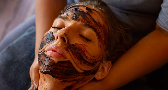 Piel Renovada para este Verano: Peeling del Mar Muerto (Sin Químicos) en ARS Estética
