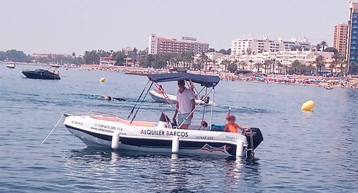 ¡¡A navegar!! Hasta 6 pax: Alquiler de barco de 1.30h + Foto, sin necesidad de tener titulación