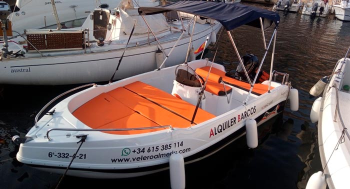 ¡¡A navegar!! Hasta 6 pax: Alquiler de barco de 1.30h + Foto, sin necesidad de tener titulación