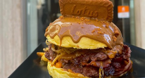 ¡Delicioso! 2 Hamburguesas + 2 Bebidas + 1 Entrante o 2 Postres en Restaurante Milestone