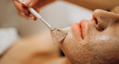 Piel Renovada para este Verano: Peeling del Mar Muerto (Sin Químicos) en ARS Estética