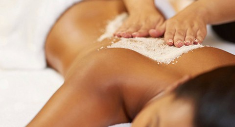 Regala a Mamá: Peeling Corporal con Vitamina C + Hidratación con Masaje de aceites esenciales