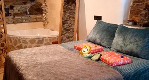 Finde en La Alpujarra para 4 pax: 2 Noches + Jacuzzi + Leña + Vino y Bombones y Pack Bienvenida