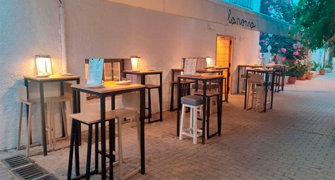¡Planazo en Aguamarga! Menú Gourmet para 2 con Bebidas y Postre en La Nonna Restaurante
