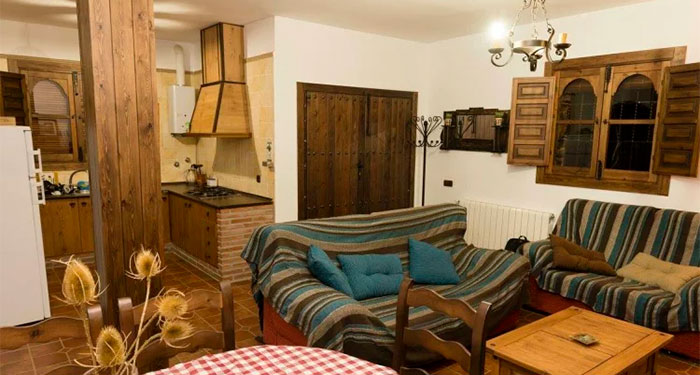 ¡Escapada para 8 pax! Alojamiento +  Botella de Vino + Pan Rústico en Bayárcal