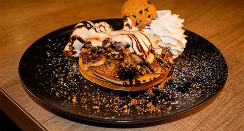 Tardes a lo grande en el centro: 2 Frappes + 2 Gofres o Pancakes Caseros o Croissant o Brioche