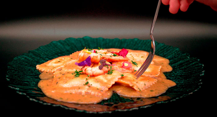 Stanley & de Marco PLAZA FLORES: 1 Ensalada + 2 Pastas o 2 Pizzas + 1 Postre + 2 Bebidas