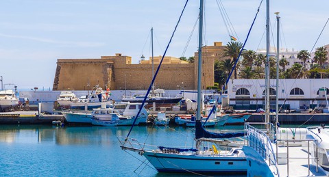 ¡Planazo inmejorable! Hasta para 10 personas: Ruta en Barco de 4 horas en Roquetas de Mar