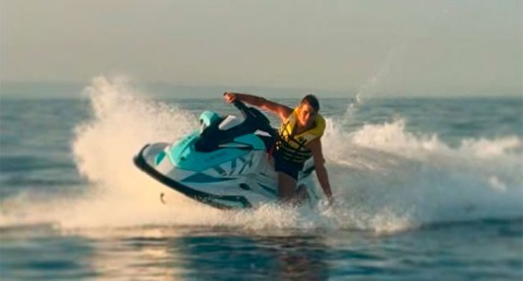 ¡Diversión y Adrenalina en Alta Mar! Para 2 personas: 30min en Moto Acuática 