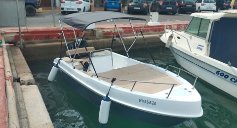 Alquiler de Barco con Titulín hasta 6 personas + Combustible, Snack y Bebida en Carboneras