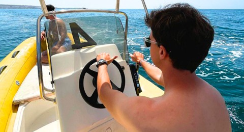 Alquiler de Barco sin Titulación hasta 6 personas + Combustible, Snack y Bebida en Carboneras