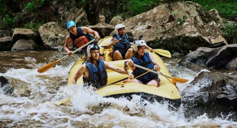 ¡Escapada de aventura! Alojamiento + Rafting + Jacuzzi privado + Cava y Bombones + Desayuno