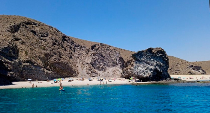 Ruta del Mineral en Velero: Navega durante 4 horas por las aguas cristalinas de Cabo de Gata