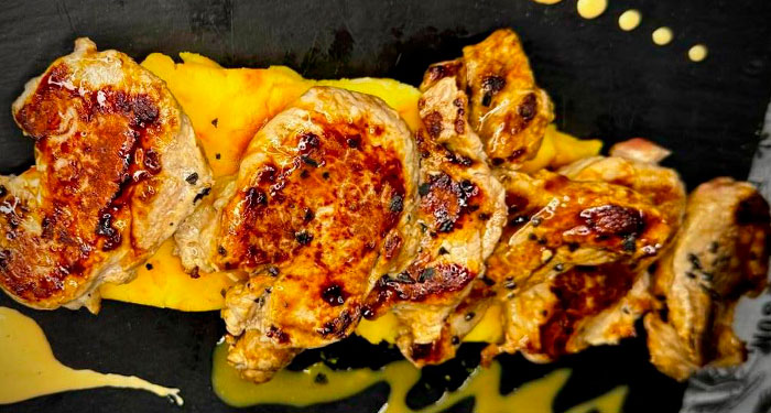¡Planazo en pleno centro! 2 Bebidas + 2 Tapas + 1 Ración a elegir 