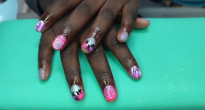 Uñas Perfectas para este Halloween: Esmaltado Permanente con refuerzo en Azahara Moreno