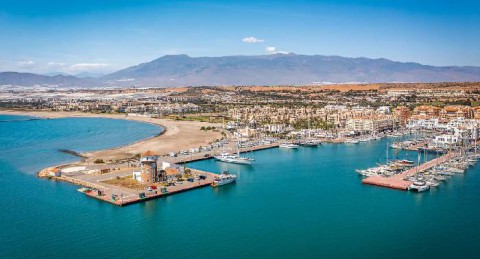 La Villa Almerimar: Exquisito Menú en las orillas del puerto deportivo de Almerimar
