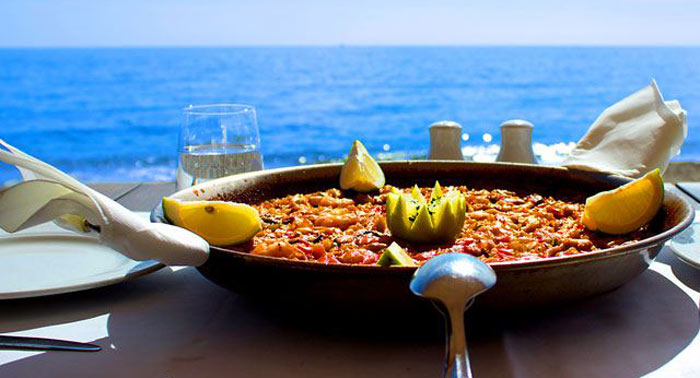 Disfruta del mar y la gastronomía en San José. Arroz para 2 personas + 2 bebidas