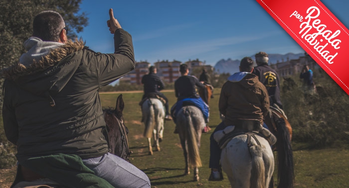 Una magnífica escapada para 2: 1 Noche en Colomera, con Desayuno y Paseo a caballo