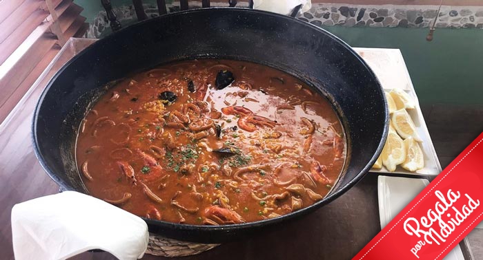 Delicioso Arroz Caldoso con vistas de Cabo de Gata en el acogedor ambiente de La Goleta