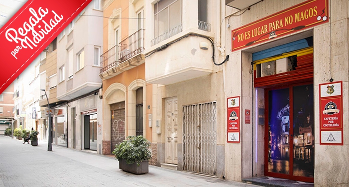 Regala o Disfruta de una Deliciosa Cena en No es Lugar para No Magos para 2 personas