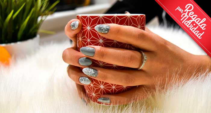 Uñas Perfectas: Manicura o Pedicura con Esmaltado Permanente en Azahara Moreno