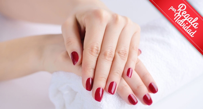 Uñas Perfectas: Manicura o Pedicura con Esmaltado Permanente en Azahara Moreno