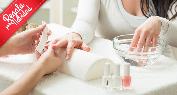 Uñas Perfectas: Manicura o Pedicura con Esmaltado Permanente en Azahara Moreno