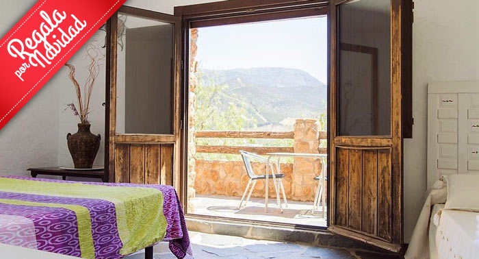 Marmita de Ahlam: 1 Noche + Vino y Tabla Embutidos + Desayuno, opción Suite con Jacuzzi Privado