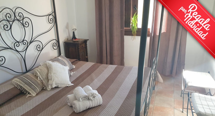 Marmita de Ahlam: 1 Noche + Vino y Tabla Embutidos + Desayuno, opción Suite con Jacuzzi Privado