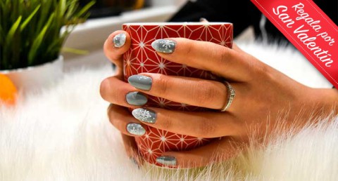 Uñas Perfectas: Manicura o Pedicura con Esmaltado Permanente en Azahara Moreno