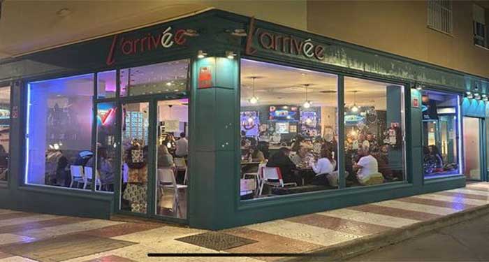 ¡Planazo para 2 Personas! 2 Bebidas + 2 Tapas + 1 Ración a elegir + 1 Postre Casero