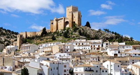 Escapada a Vélez Blanco: 2 Noches en Casa rural o Bungalow + Detalle bienvenida