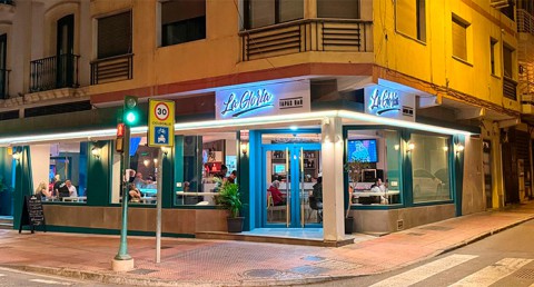¡Planazo en pleno centro! 2 Bebidas + 2 Tapas + 1 Ración a elegir 