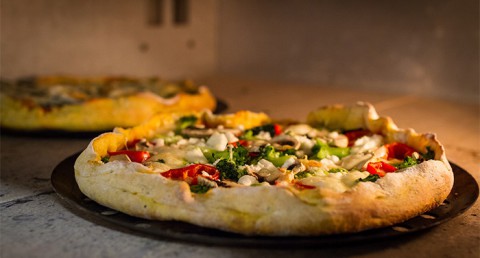 El sabor de la tradición de Italia: 1 Entrante + 2 Pizzas + 2 Postres + 2 Bebidas