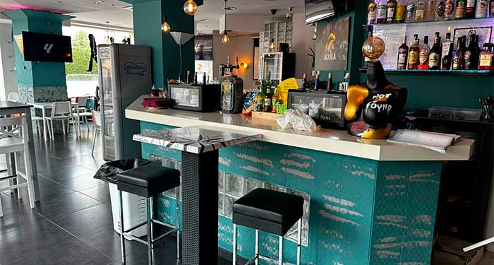 ¡Planazo para 2 Personas! 2 Bebidas + 2 Tapas + 1 Ración a elegir + 1 Postre Casero