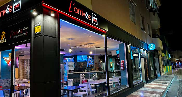 ¡Planazo para 2 Personas! 2 Bebidas + 2 Tapas + 1 Ración a elegir + 1 Postre Casero