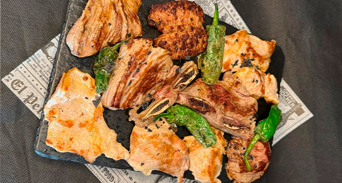 ¡Planazo para 2 Personas! 2 Bebidas + 2 Tapas + 1 Ración a elegir + 1 Postre Casero