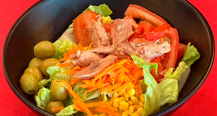 Descubre los sabores de Georgia: 1 Entrante + 1 Principal + 2 Bebidas en La Uva Roja