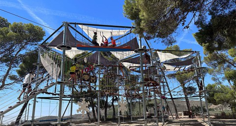 Planazo en familia: Entradas al Parque de Aventura de Enix con más de 50 retos y 2 tirolinas