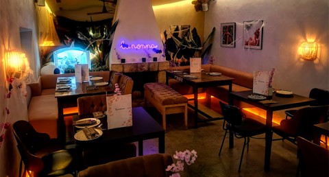 ¡Planazo en Aguamarga! Menú Gourmet para 2 con Bebidas y Postre en La Nonna Restaurante