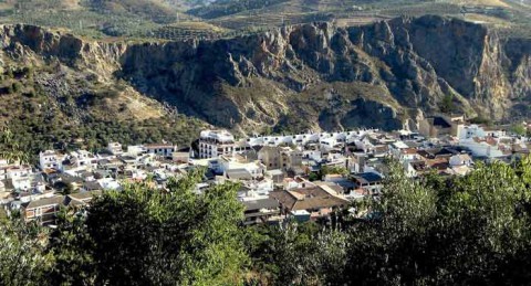 Escapada a Lanjarón: 1 Noche + Desayuno Tipo Americano en Hotel Andalucía