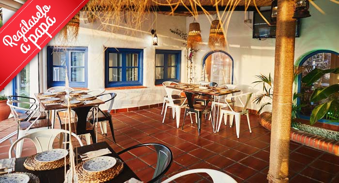 Saborea una deliciosa Paella de Marisco + Botella de Vino para 2 en Restaurante Náutico