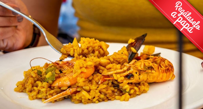 Saborea una deliciosa Paella de Marisco + Botella de Vino para 2 en Restaurante Náutico