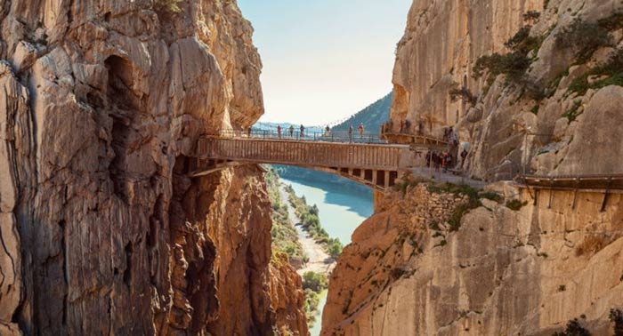 ¡Viaje de aventuras! 1, 2 o 3 Noches en Habitación Doble + Entradas para El Caminito del Rey