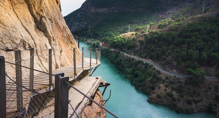 ¡Viaje de aventuras! 1, 2 o 3 Noches en Habitación Doble + Entradas para El Caminito del Rey