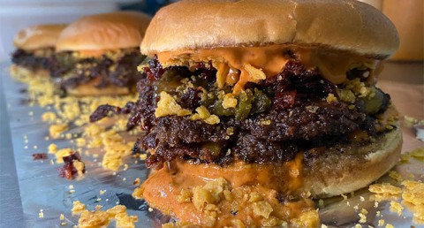 Descubre las deliciosas Smash Burguer en Discordia Burguer con este Menú para 2 o 4 pax