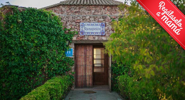 Marmita de Ahlam: 1 Noche + Vino y Tabla Embutidos + Desayuno, opción Suite con Jacuzzi Privado