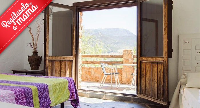 Marmita de Ahlam: 1 Noche + Vino y Tabla Embutidos + Desayuno, opción Suite con Jacuzzi Privado