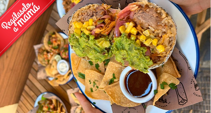 ¡Menú TexMex para 2 o 4 en El Burro Triste! Burritos, Encuerados o Ensaladas + Nachos + Bebidas