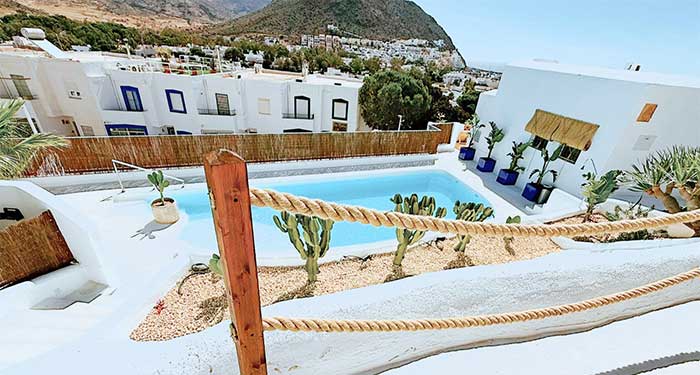 ¡Auténtico relax! Daypass de Tumbona con Acceso a Piscina y Zona Solarium y Bebida